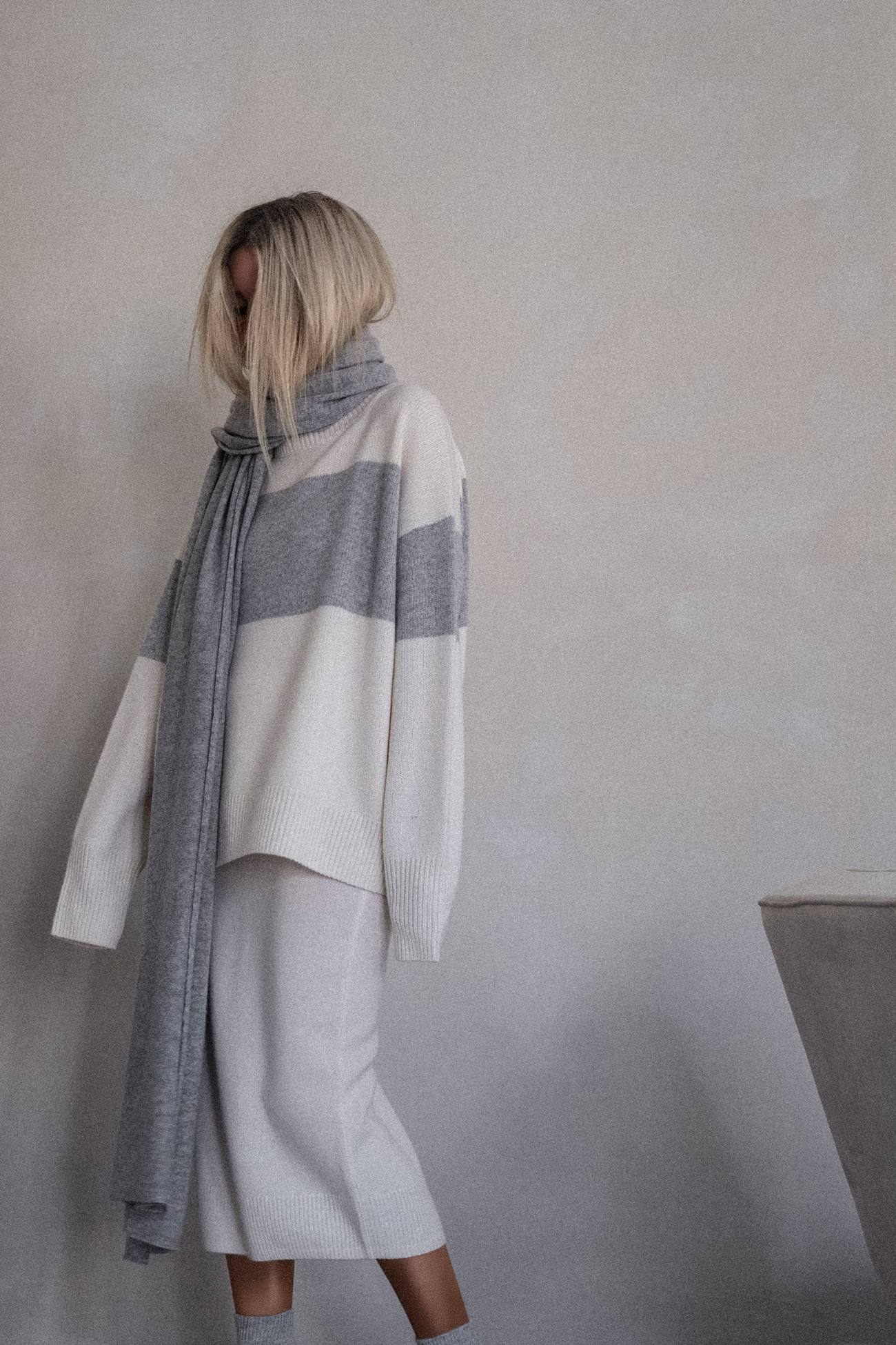 AGATHA STRIPED CASHMERE TURTLENECK SWEATER - Image 10