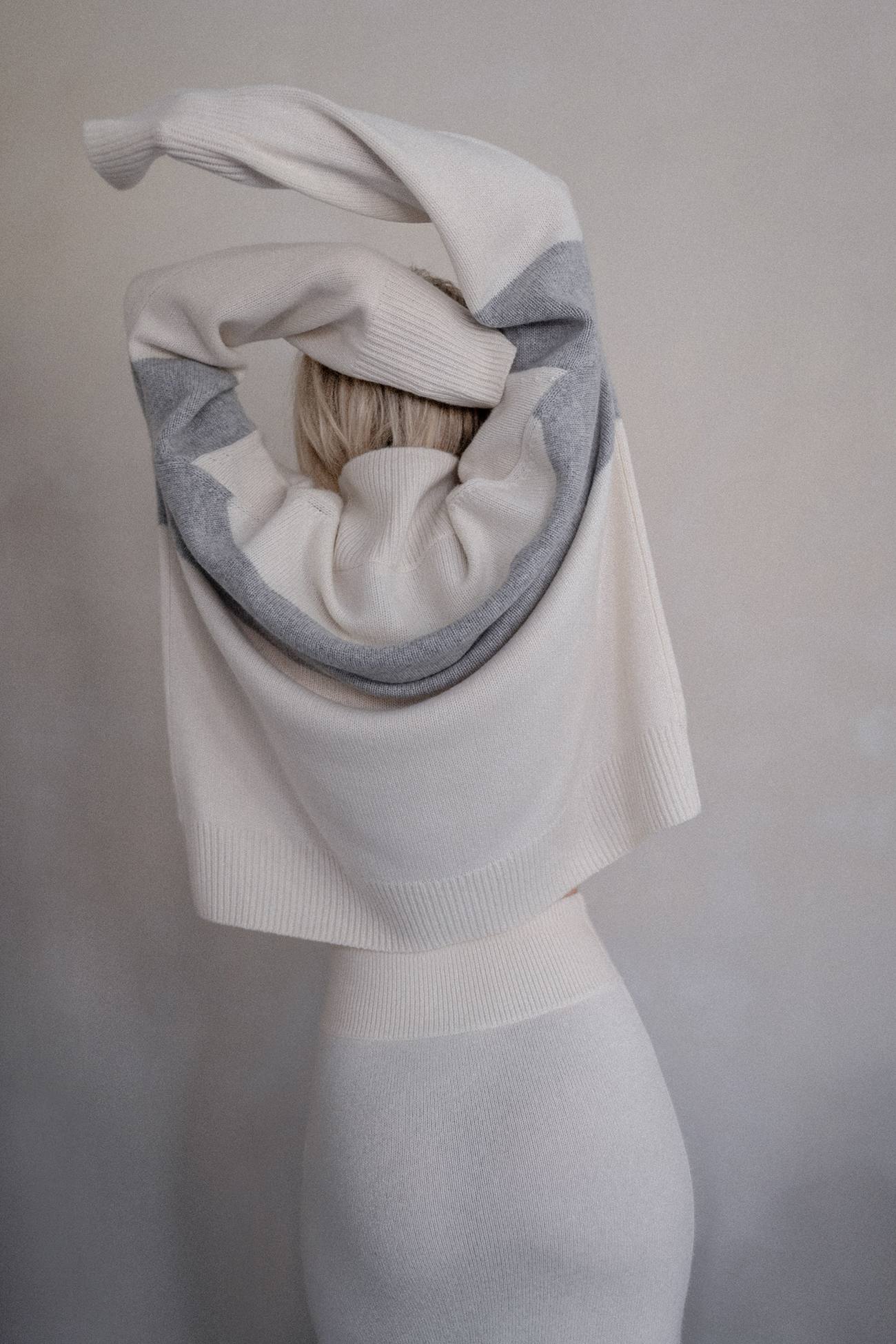 AGATHA STRIPED CASHMERE TURTLENECK SWEATER - Image 11