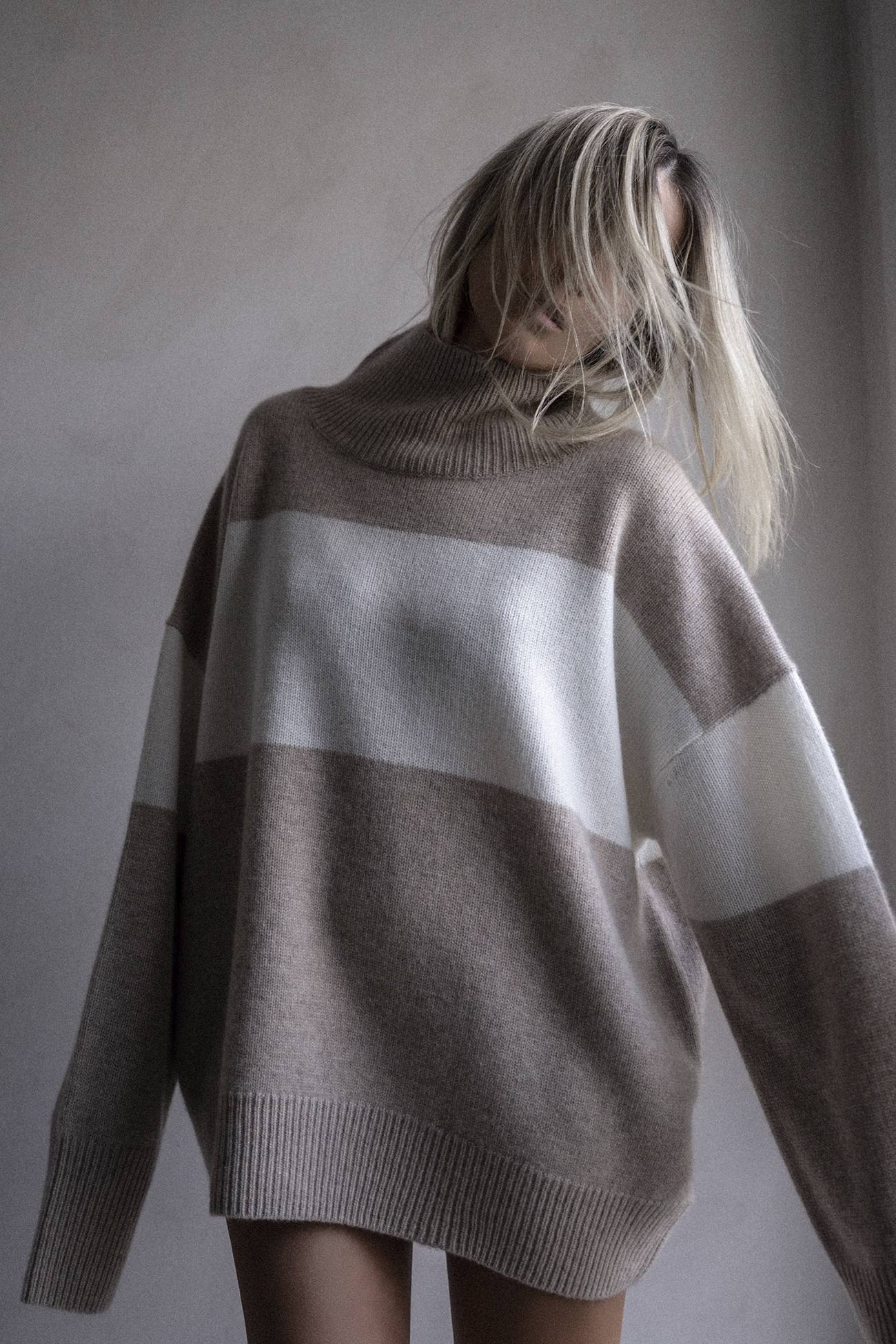 AGATHA STRIPED CASHMERE TURTLENECK SWEATER - Image 2