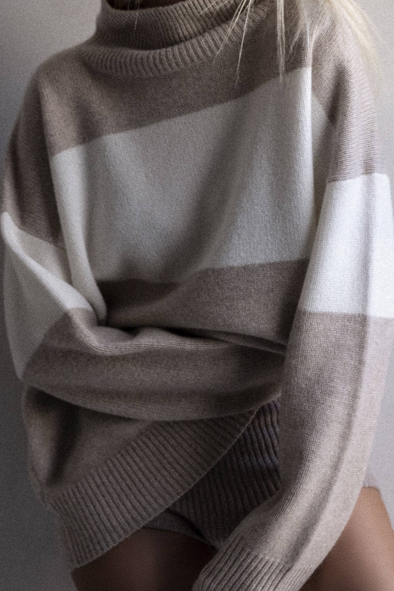 AGATHA STRIPED CASHMERE TURTLENECK SWEATER - Image 3