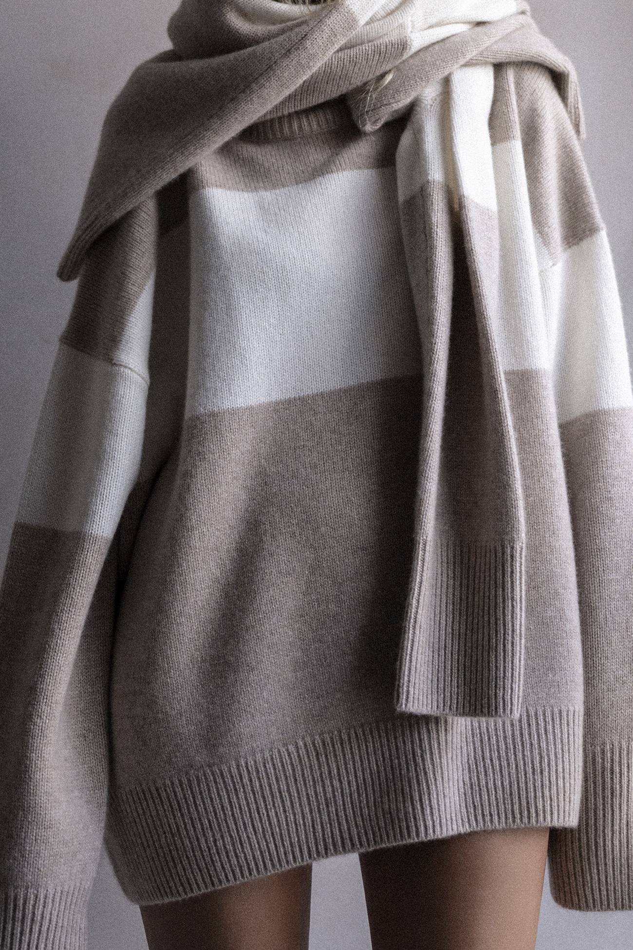 AGATHA STRIPED CASHMERE TURTLENECK SWEATER - Image 4