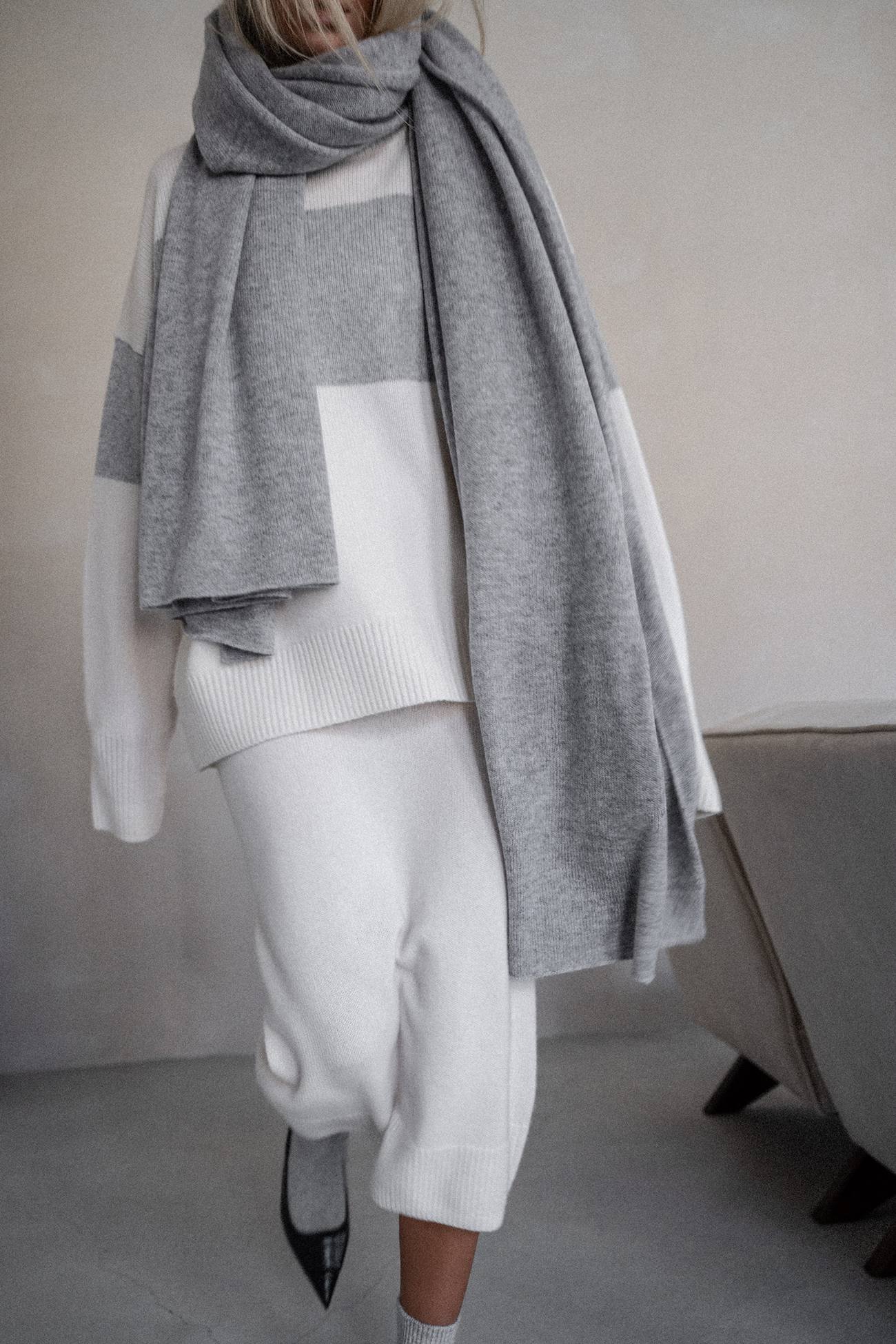 AGATHA STRIPED CASHMERE TURTLENECK SWEATER - Image 9