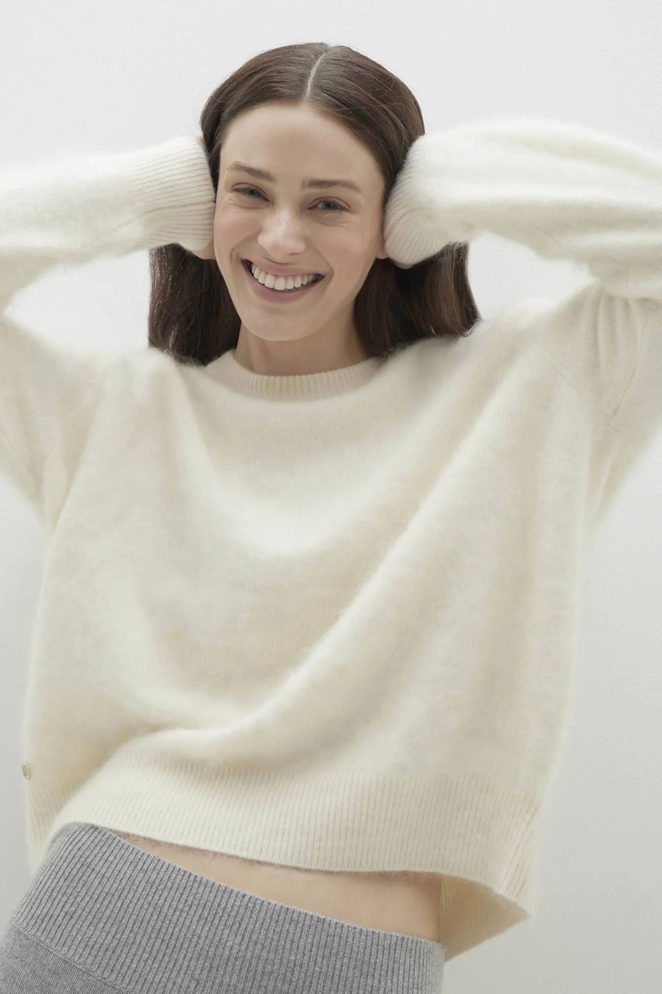 AGNES BRUSHED CASHMERE CREWNECK SWEATER - Image 3