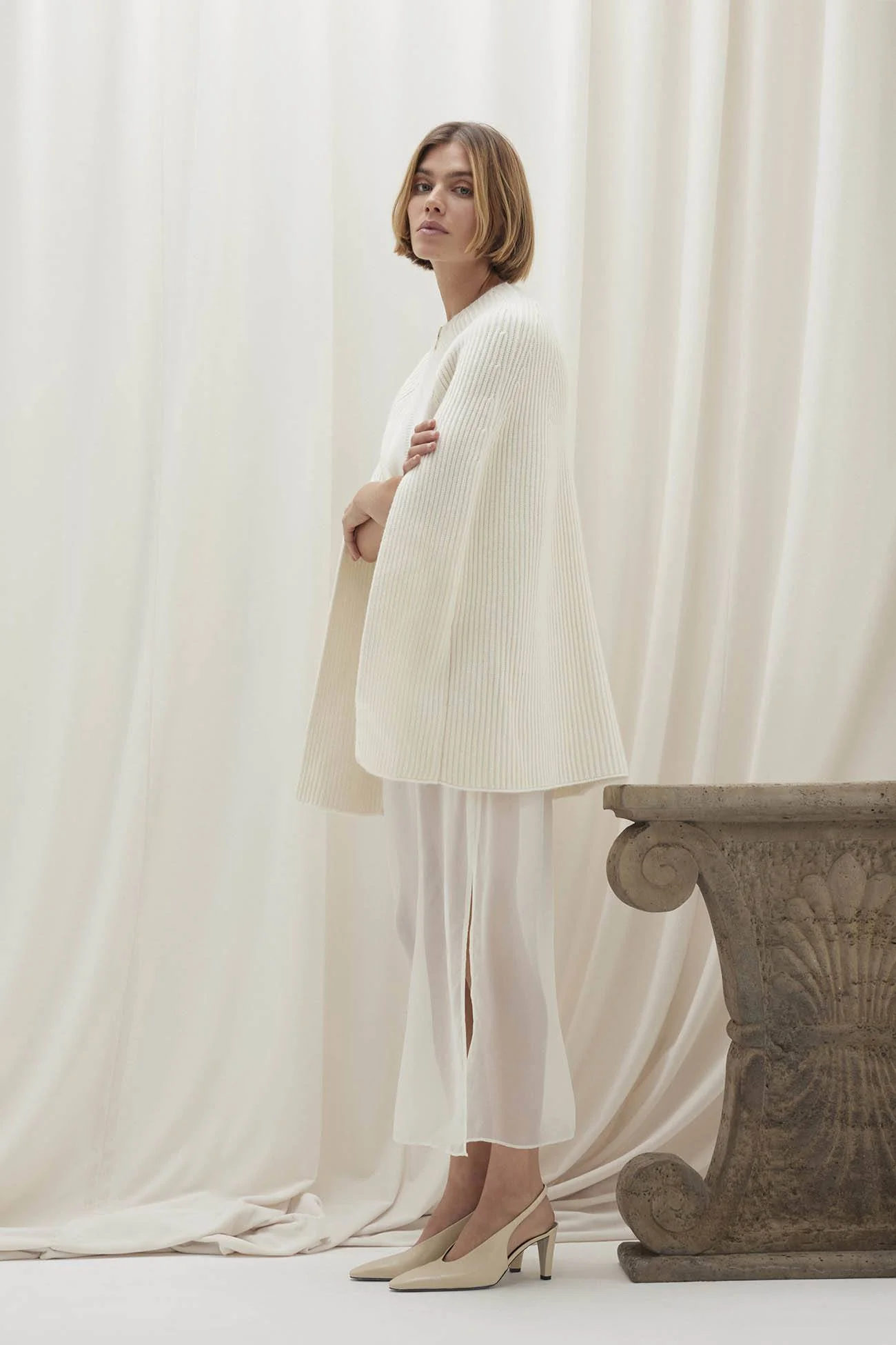 ALLEGRA ZIP-UP CASHMERE CAPE - Image 2