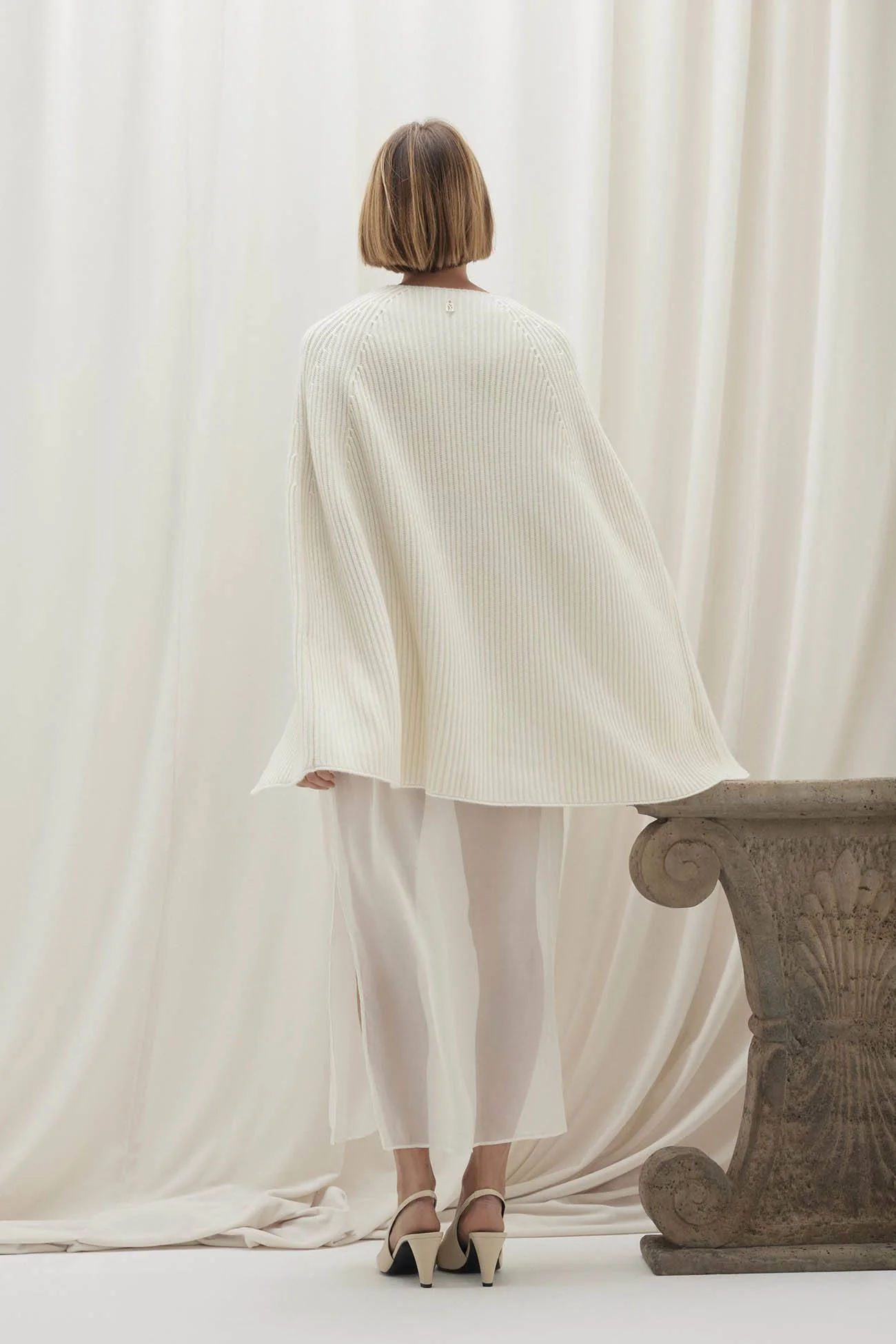 ALLEGRA ZIP-UP CASHMERE CAPE - Image 5