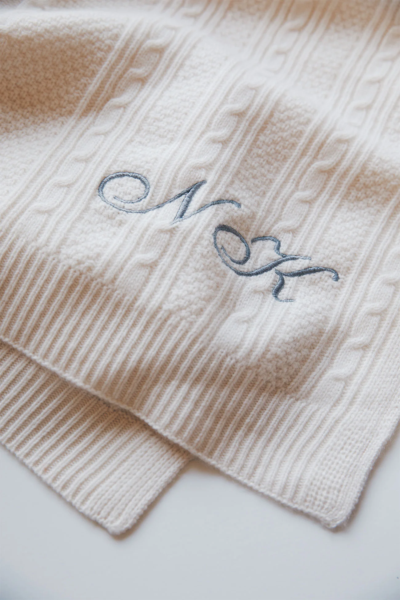 CABLE CASHMERE BABY BLANKET - Image 10