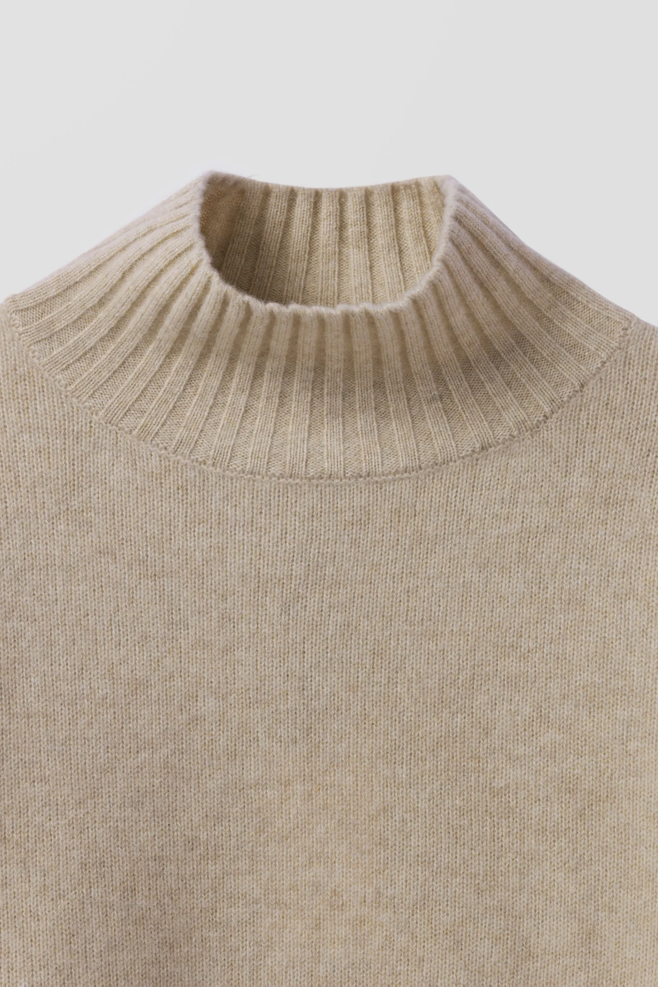 EMBER CASHMERE TURTLENECK - Image 13