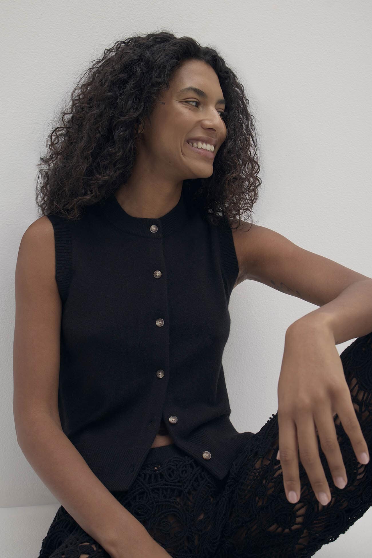 EMMALINE BUTTON-UP CASHMERE SWEATER VEST - Image 10