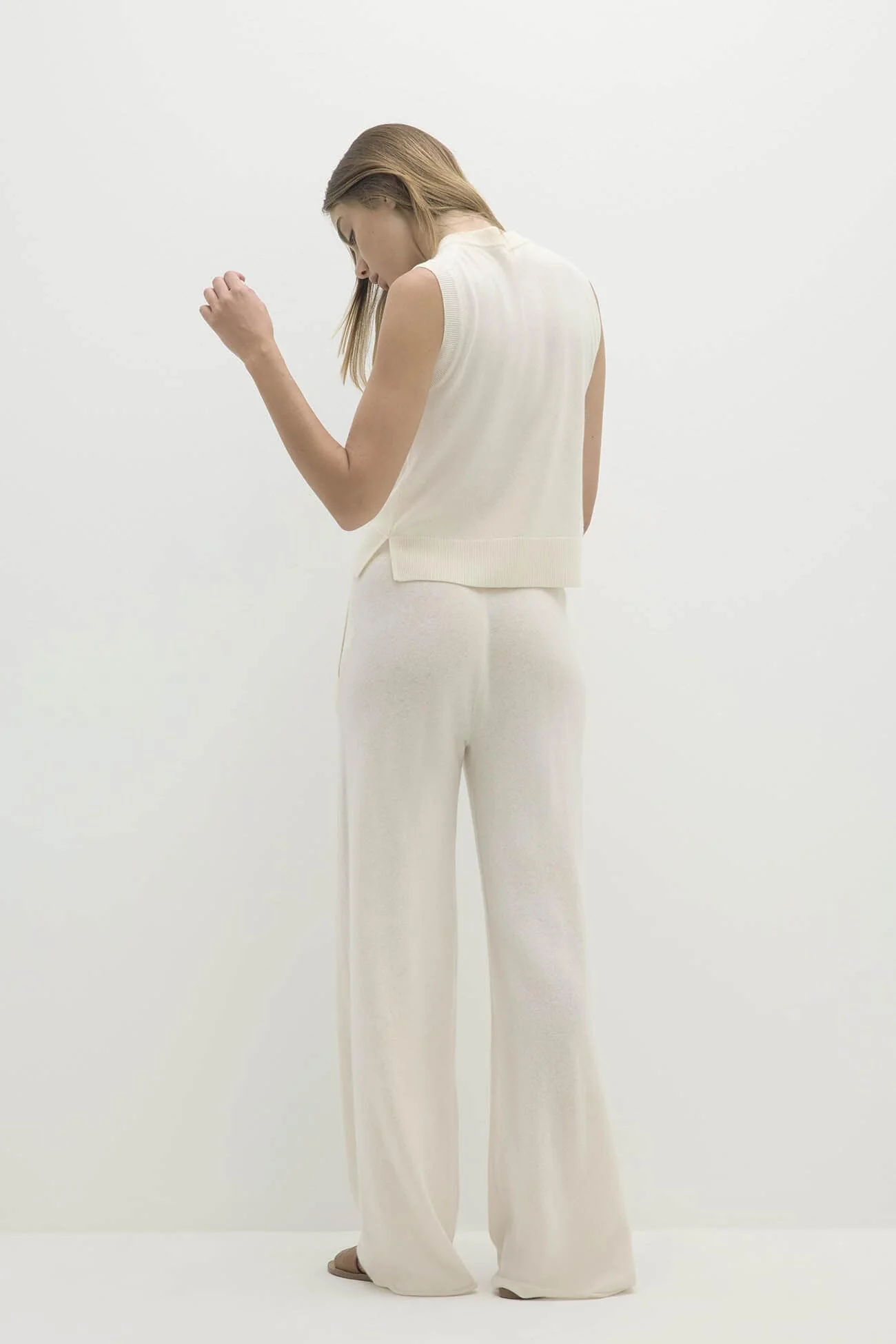 EMMALINE BUTTON-UP CASHMERE SWEATER VEST - Image 15