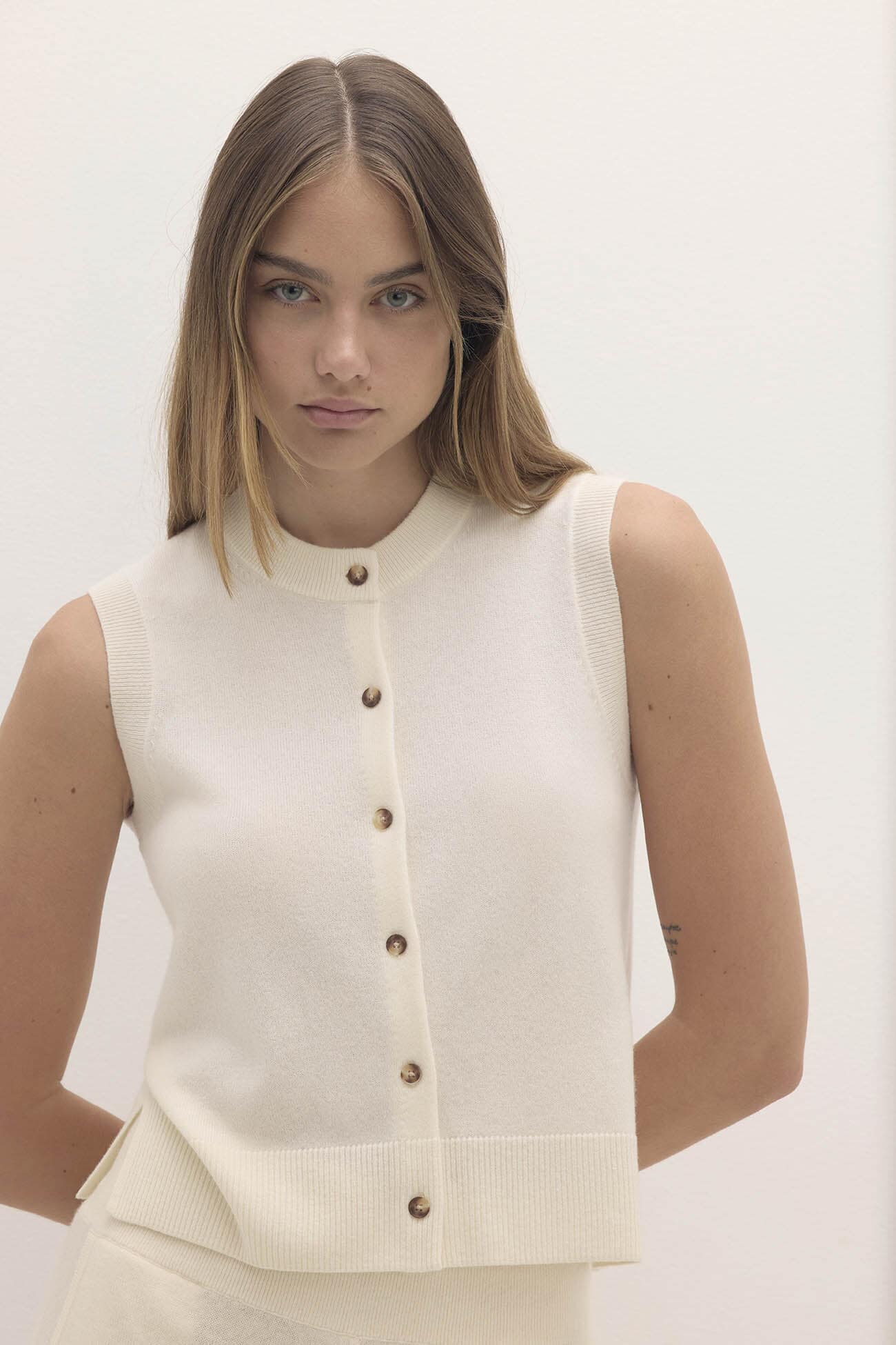 EMMALINE BUTTON-UP CASHMERE SWEATER VEST - Image 16