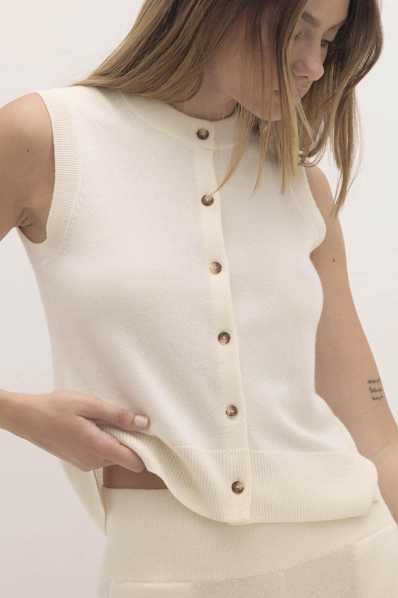 EMMALINE BUTTON-UP CASHMERE SWEATER VEST - Image 17