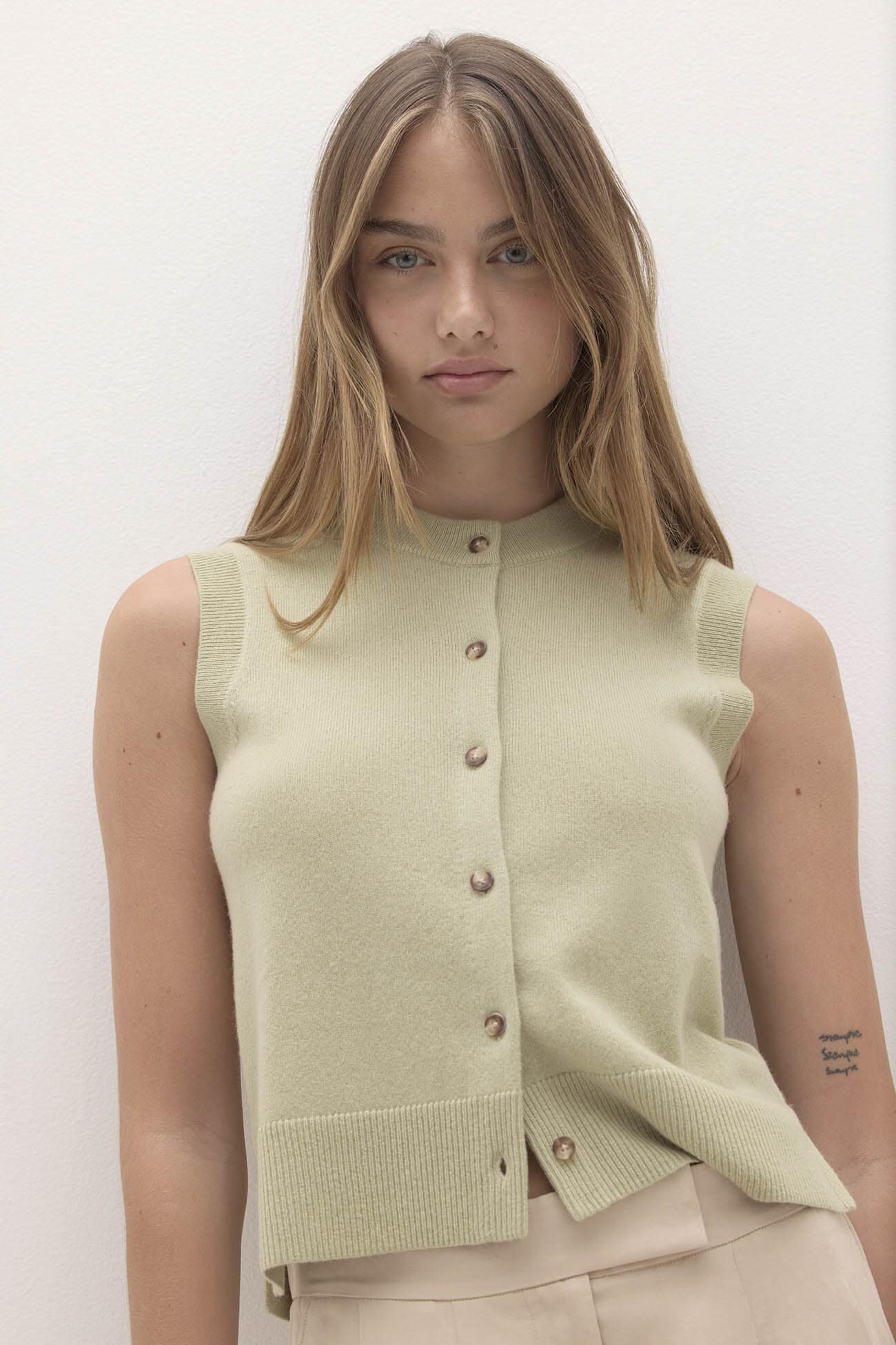 EMMALINE BUTTON-UP CASHMERE SWEATER VEST - Image 4