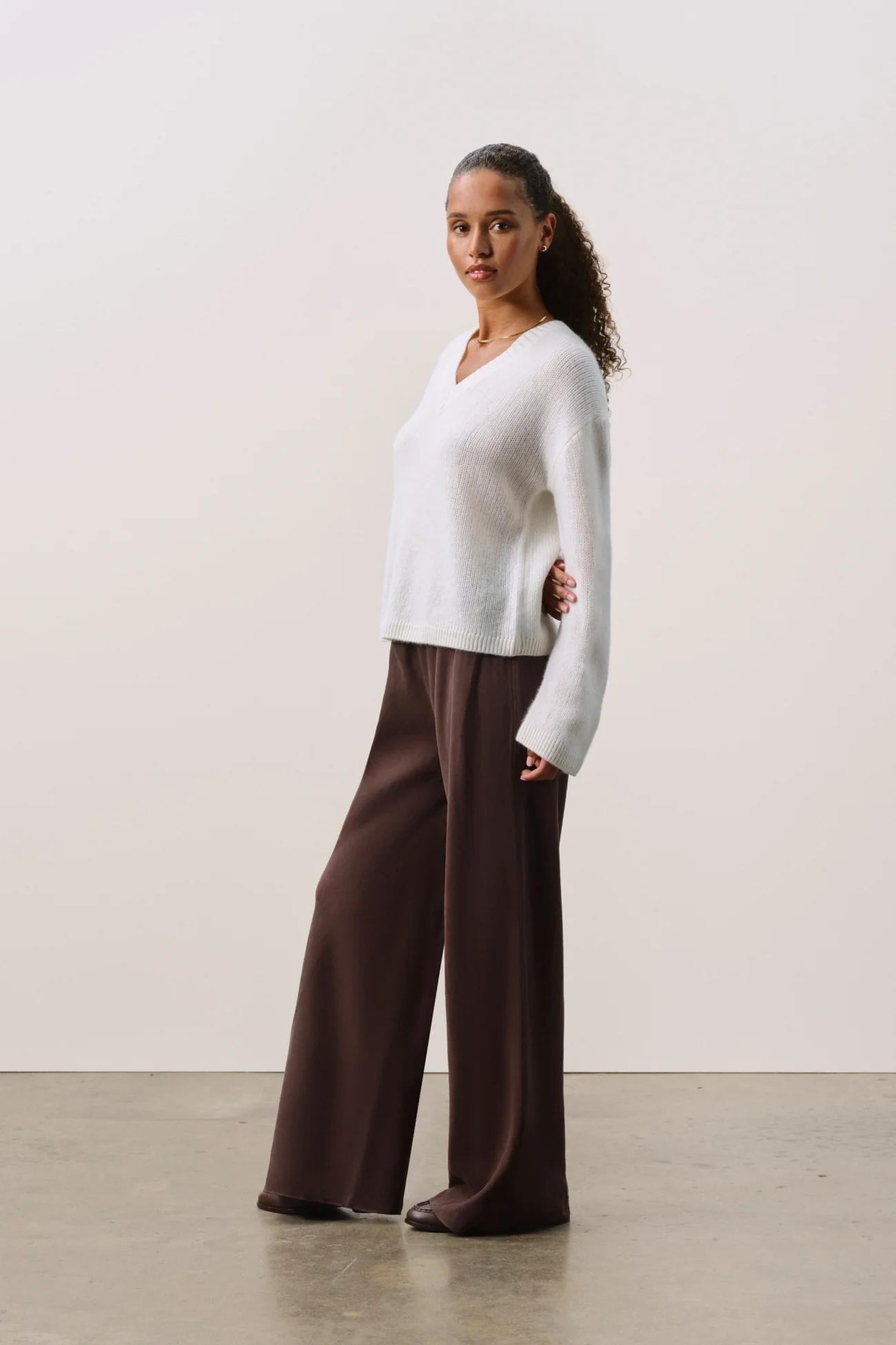 FARAH CASHMERE V-NECK - Image 10