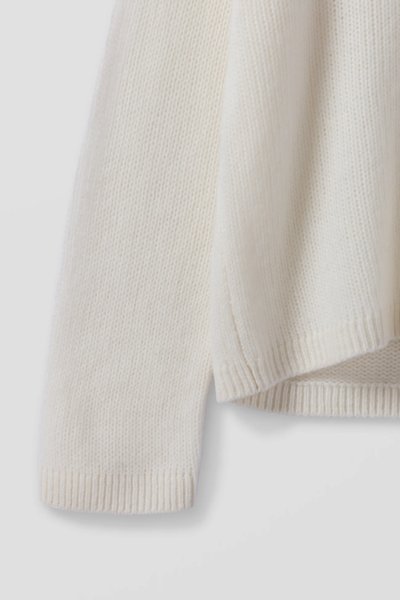 FARAH CASHMERE V-NECK - Image 12