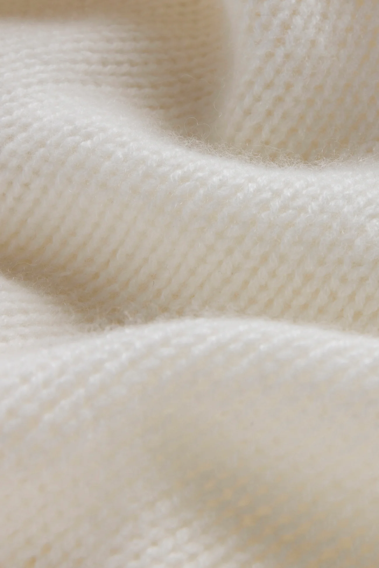 FARAH CASHMERE V-NECK - Image 13