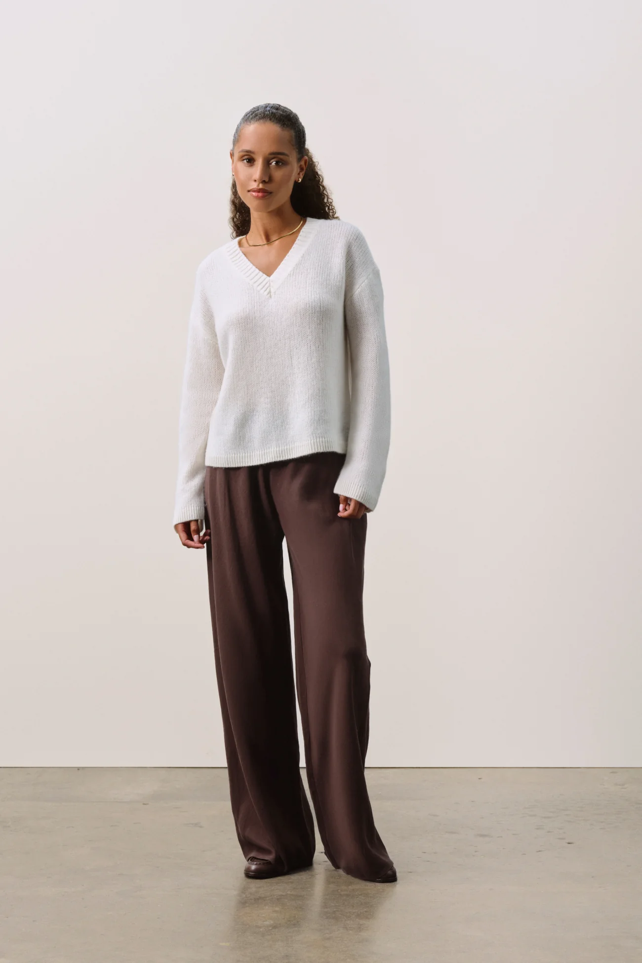 FARAH CASHMERE V-NECK - Image 8