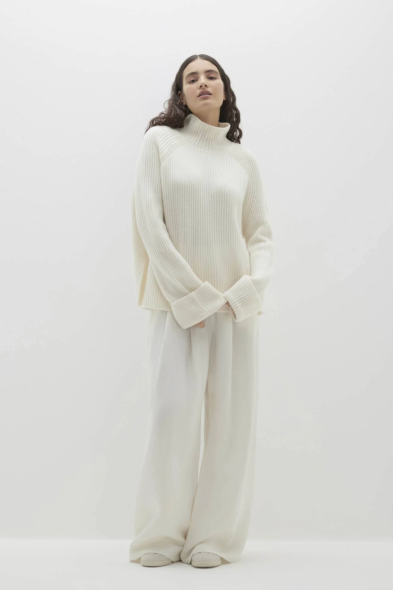 ISABELLA CASHMERE TURTLENECK - Image 2