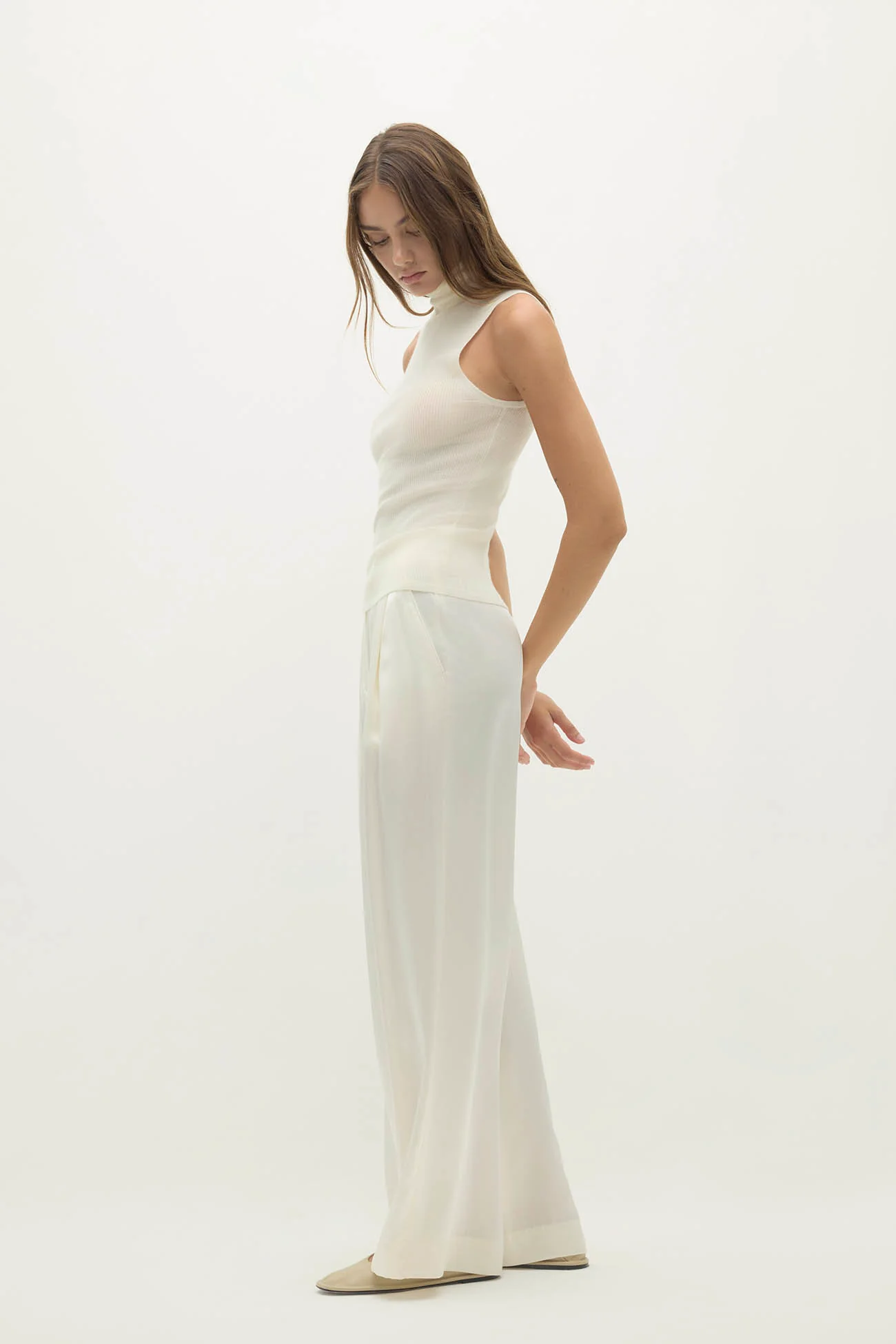 JOANNA SLEEVELESS TURTLENECK - Image 15