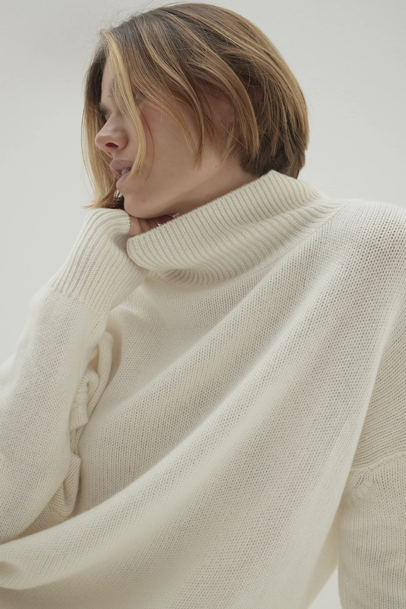 JOSLYN TURTLENECK CASHMERE SWEATER - Image 24