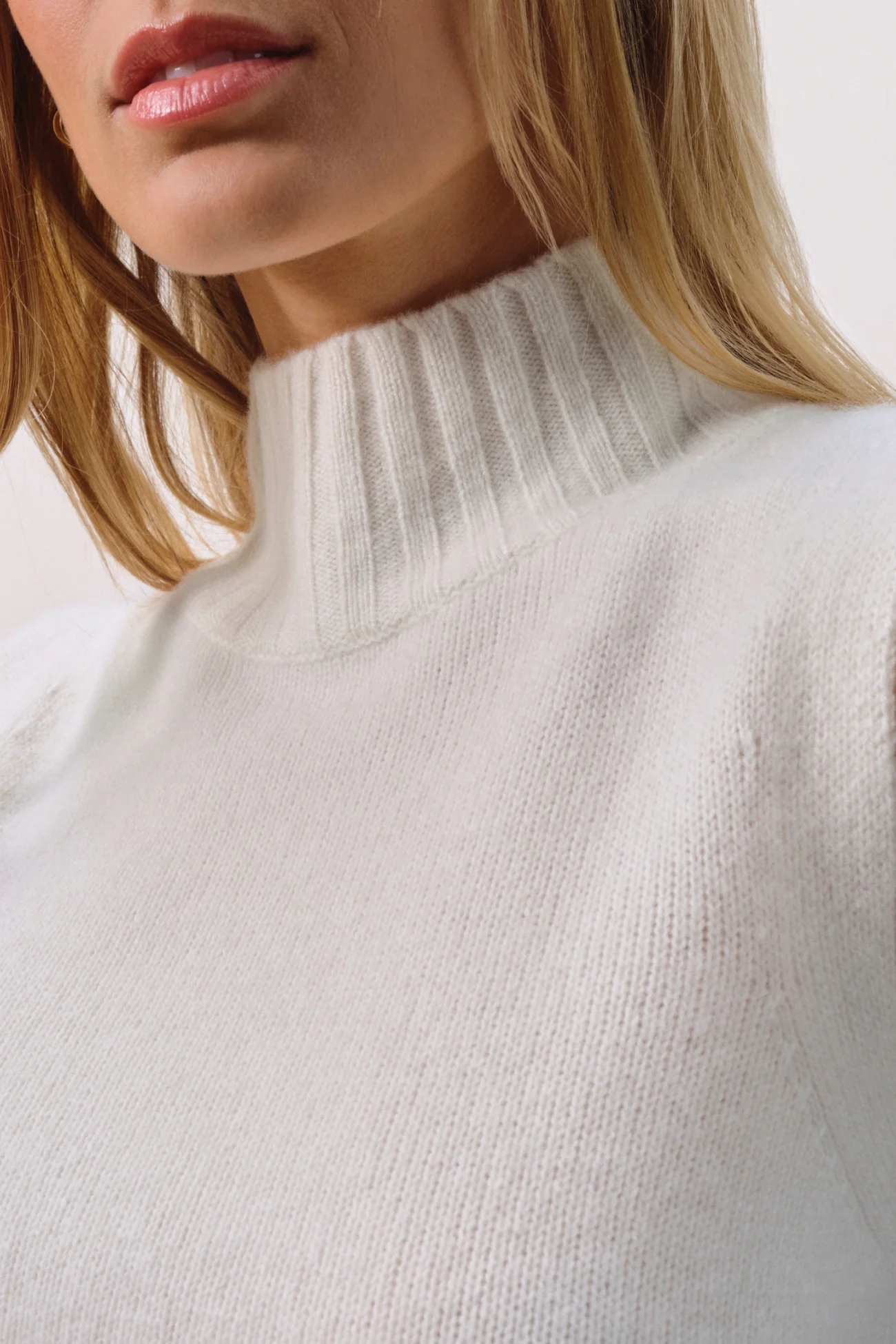 LOUISA SLEEVELESS MOCK NECK - Image 11