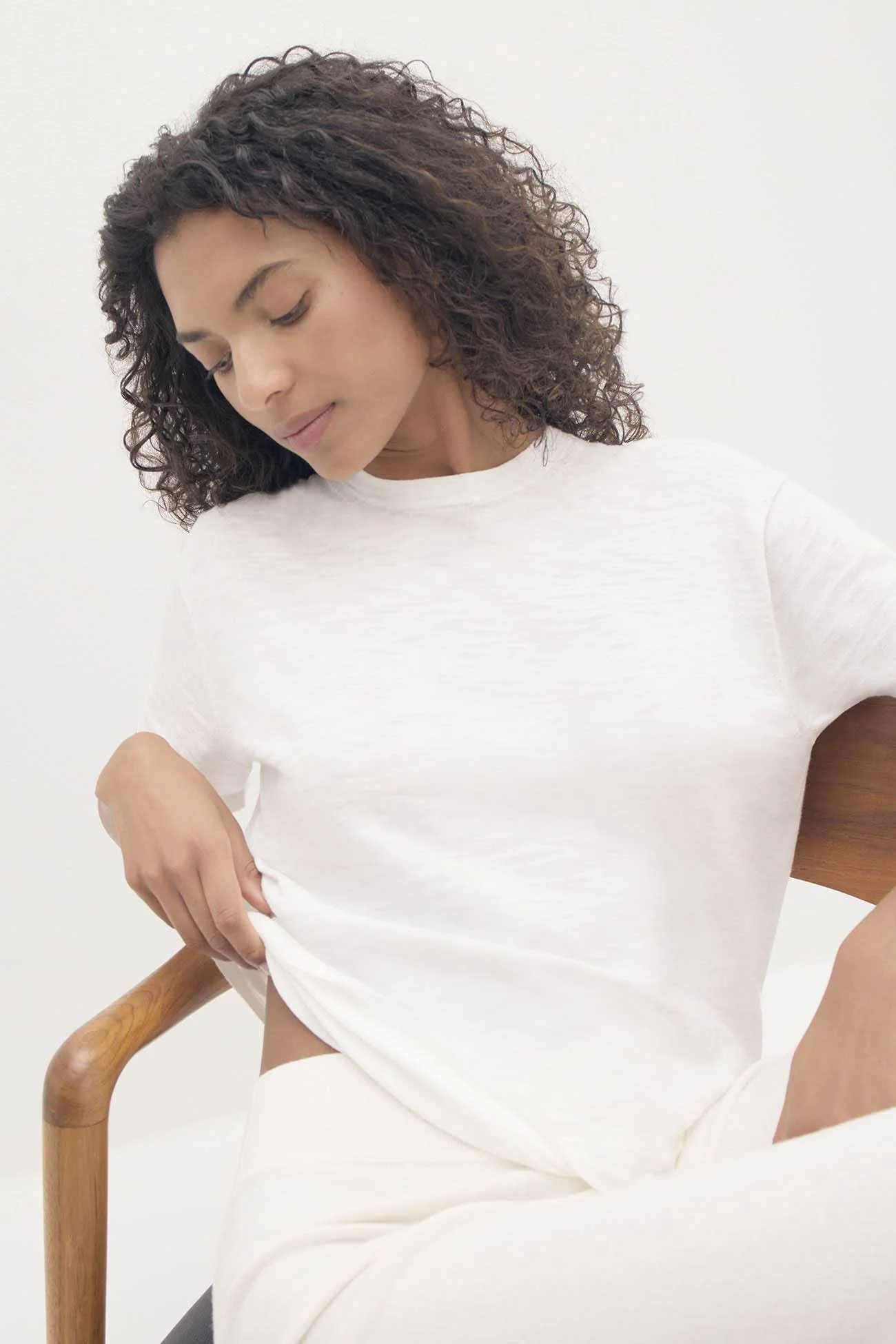 STACI ORGANIC COTTON BOYFRIEND CREWNECK TEE - Image 10