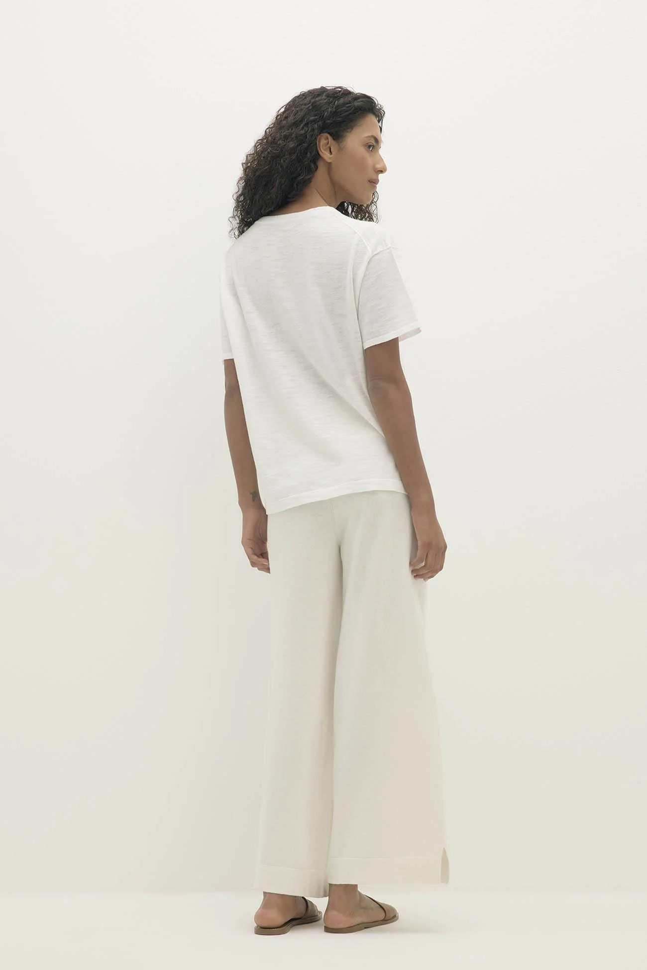 STACI ORGANIC COTTON BOYFRIEND CREWNECK TEE - Image 8
