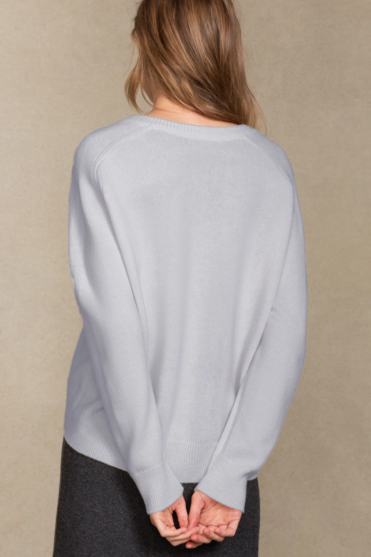 SYDNEY V-NECK CASHMERE SWEATER - Image 39
