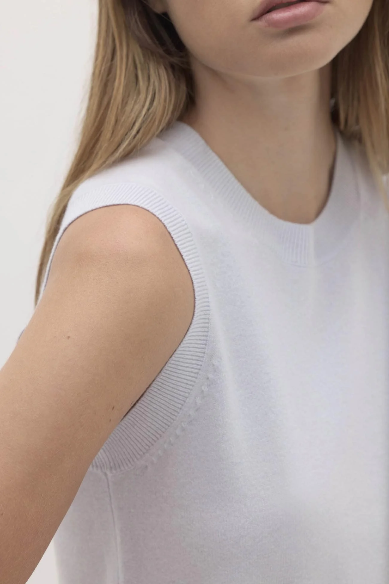 SYLVIE CASHMERE SWEATER VEST - Image 5