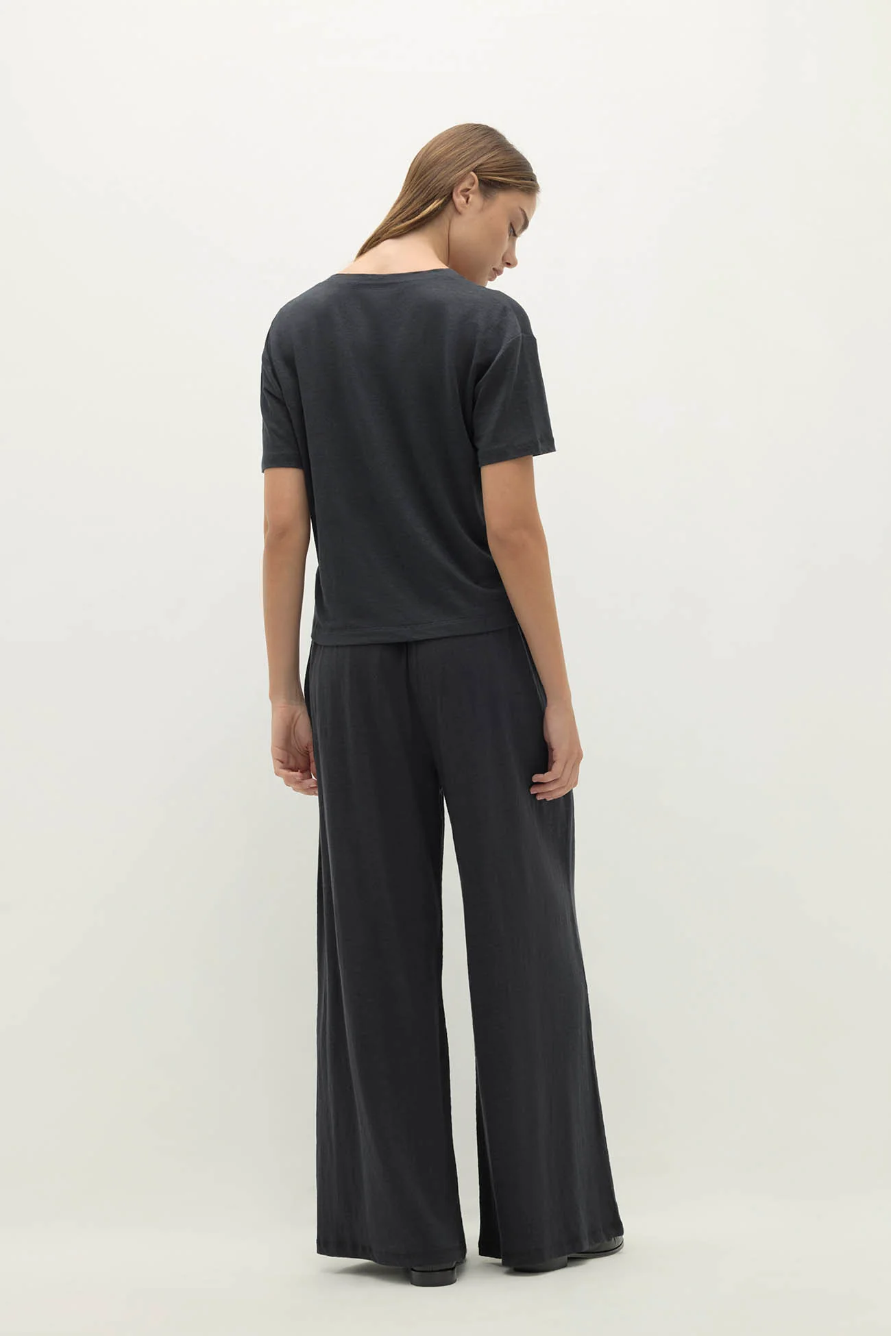 TAWNIE LINEN V-NECK TEE - Image 5