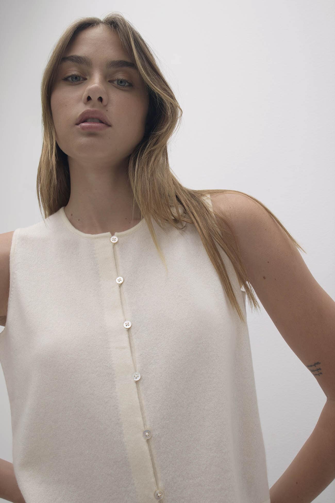 VERONICA CASHMERE BLEND BUTTON-UP VEST - Image 6