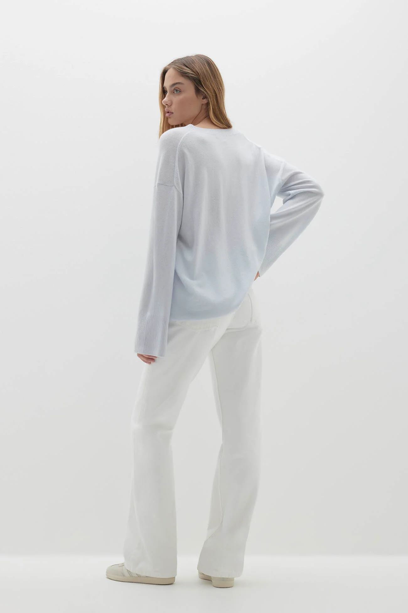 VIOLA V-NECK CASHMERE SWEATER - Image 14