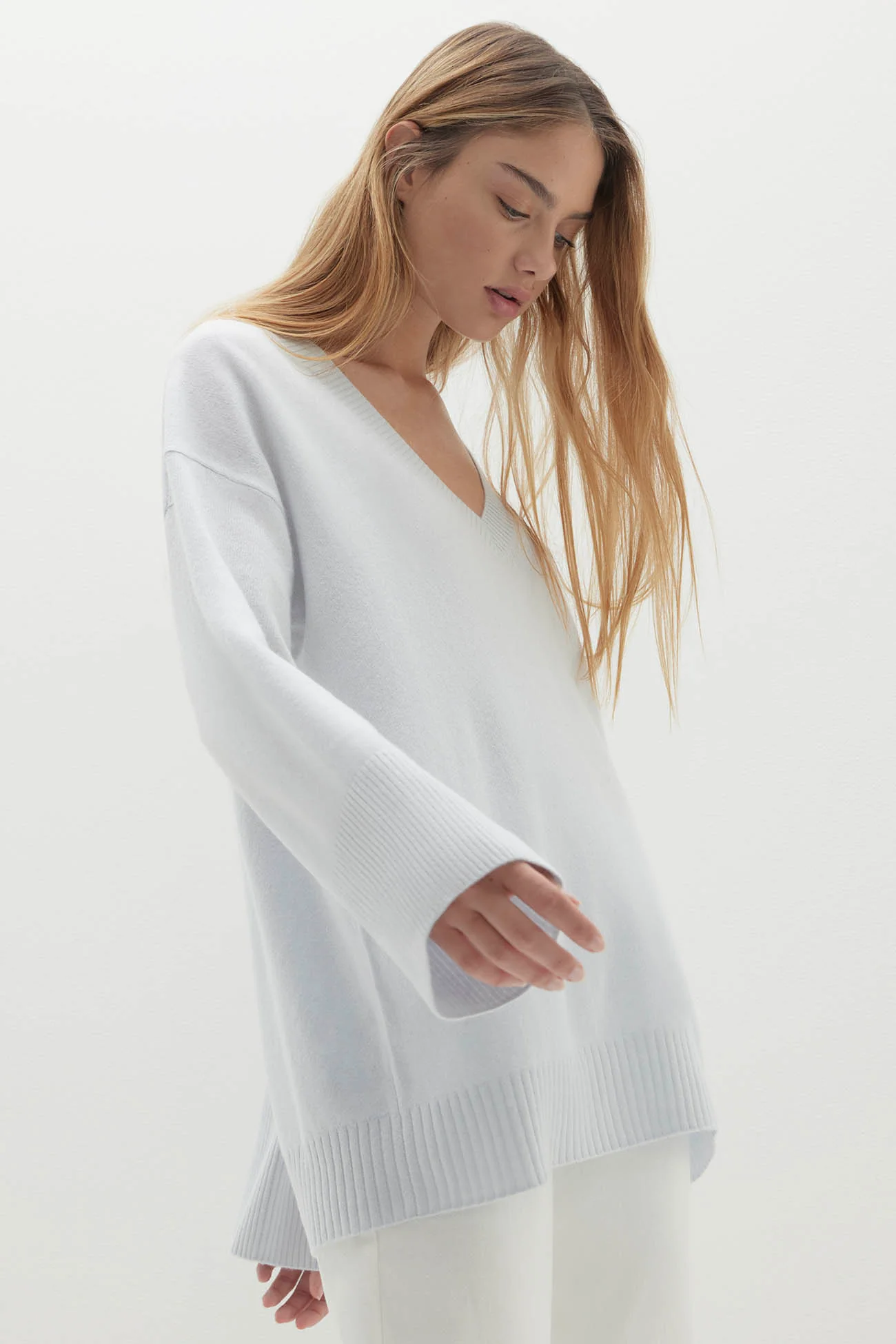 VIOLA V-NECK CASHMERE SWEATER - Image 15