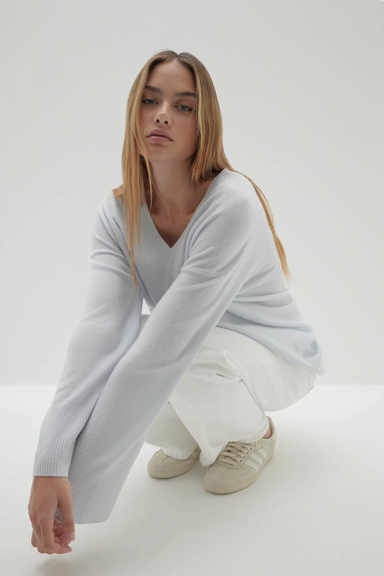 VIOLA V-NECK CASHMERE SWEATER - Image 16