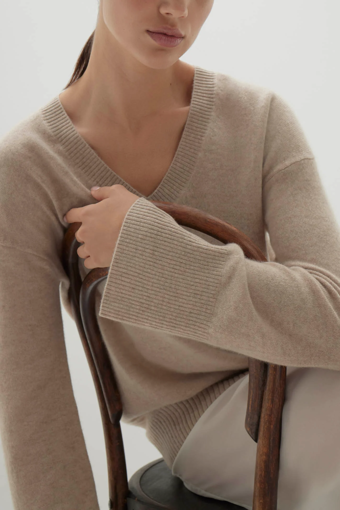 VIOLA V-NECK CASHMERE SWEATER - Image 21