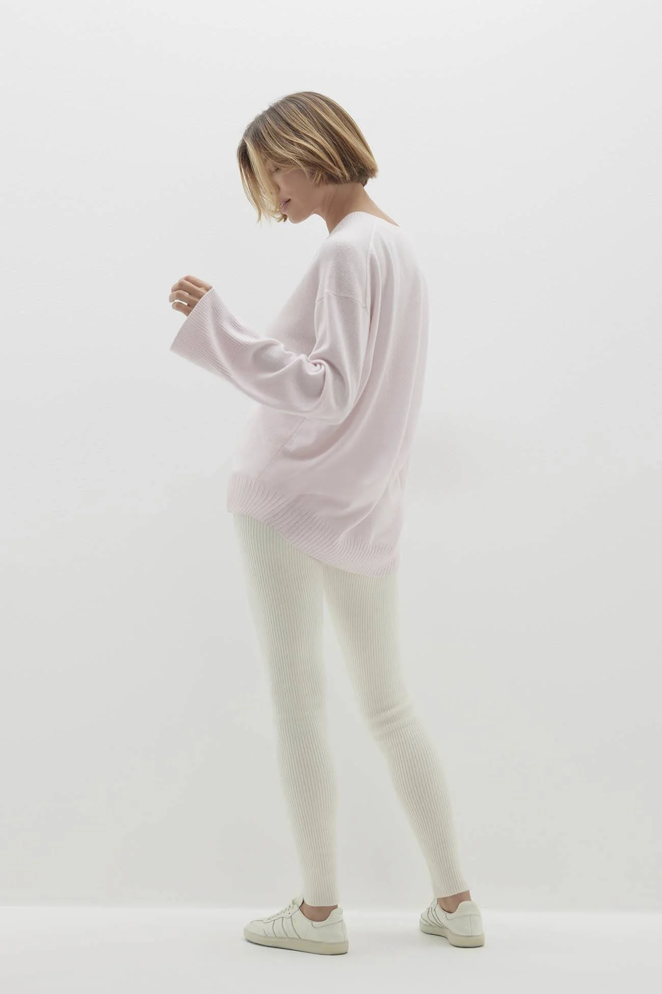 VIOLA V-NECK CASHMERE SWEATER - Image 25