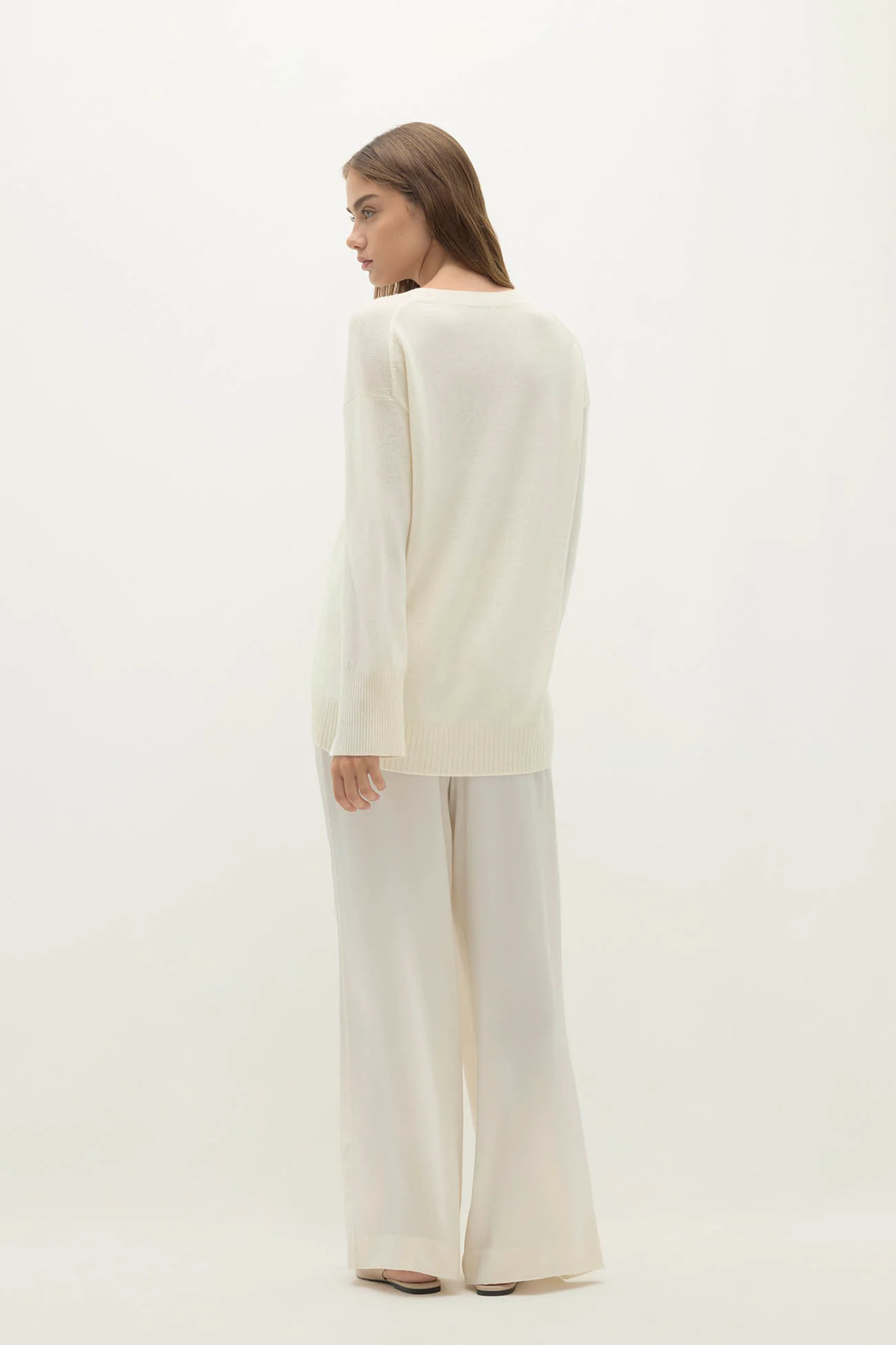 VIOLA V-NECK CASHMERE SWEATER - Image 31