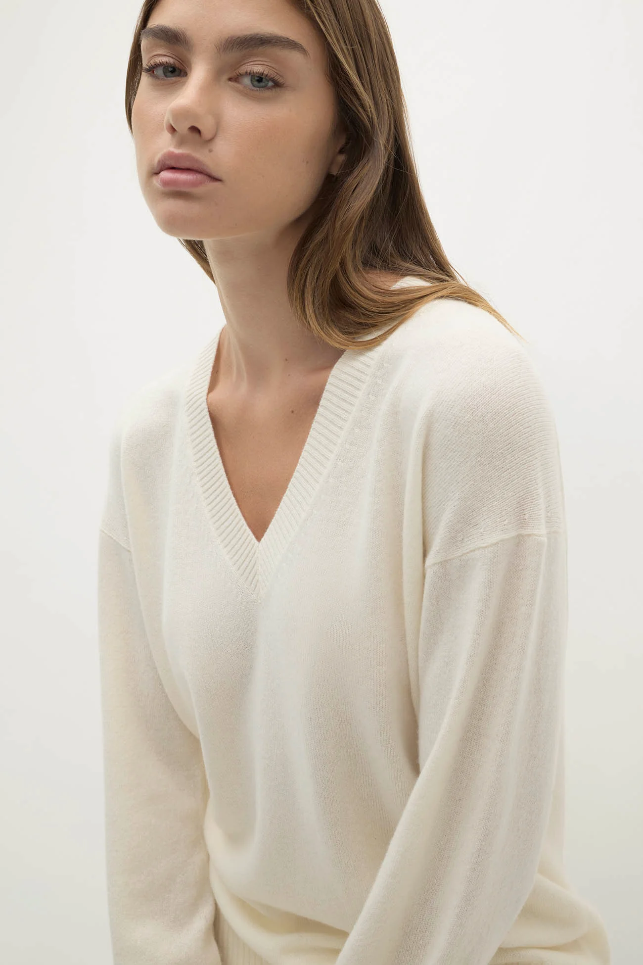VIOLA V-NECK CASHMERE SWEATER - Image 34