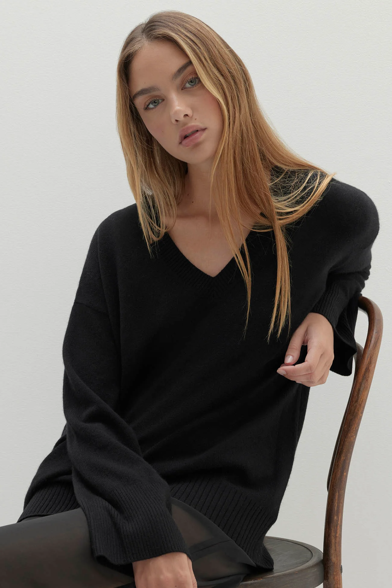 VIOLA V-NECK CASHMERE SWEATER - Image 5