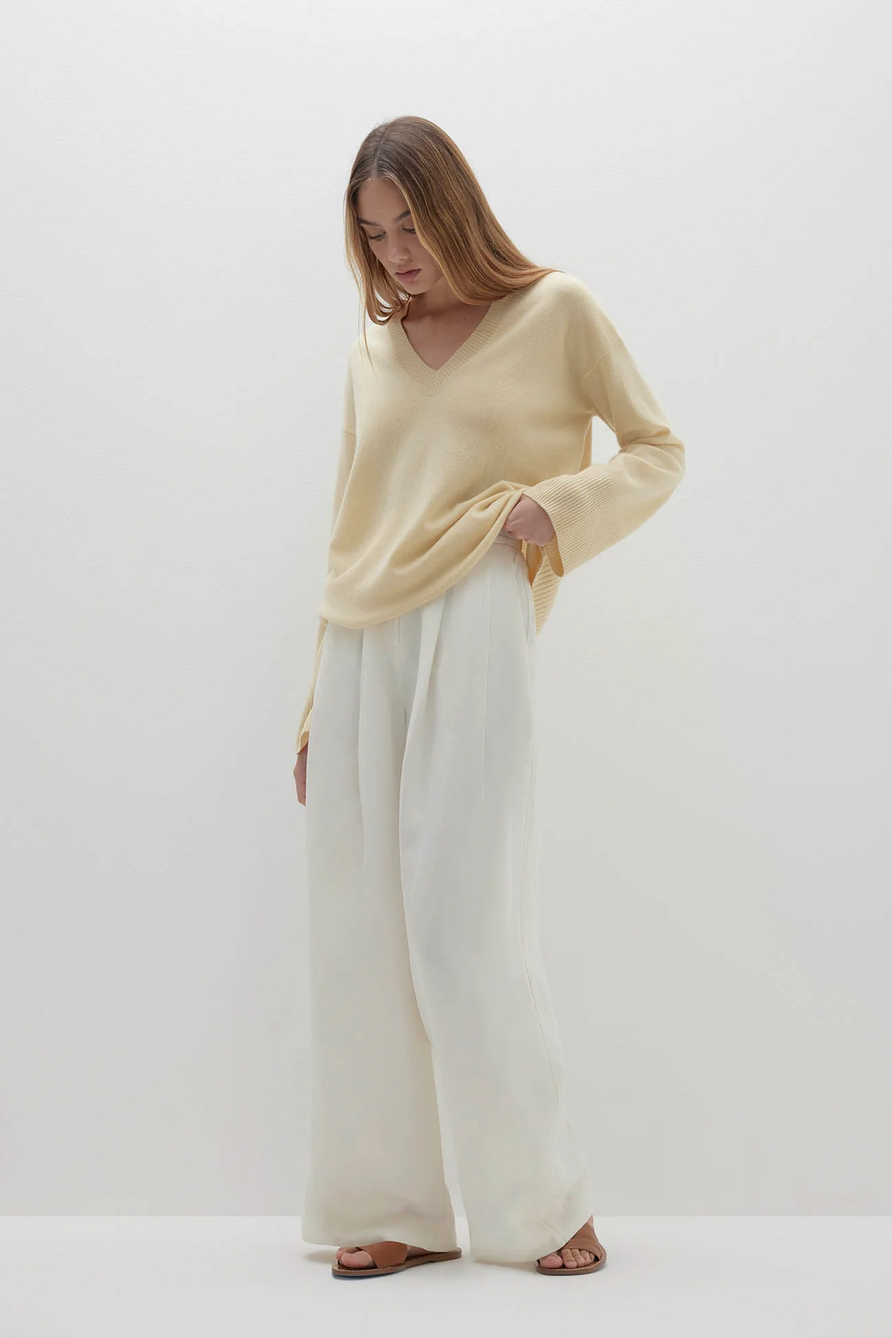 VIOLA V-NECK CASHMERE SWEATER - Image 8